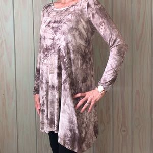 Lightweight A-line long sleeved tunic tee